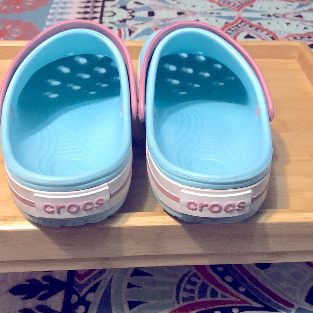 CROC CLOGS LIKE NEW